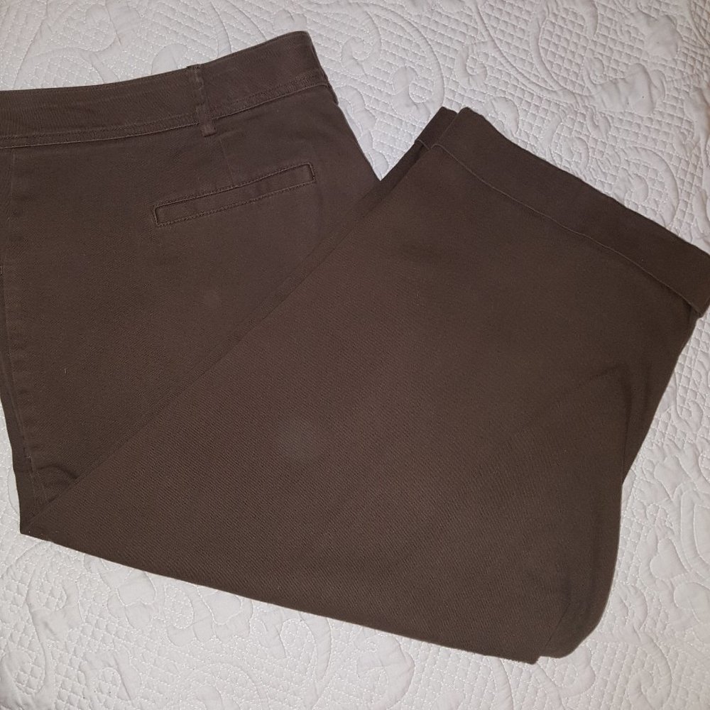 Dress Barn Woman Dark Khaki Cropped Pants Size 22W